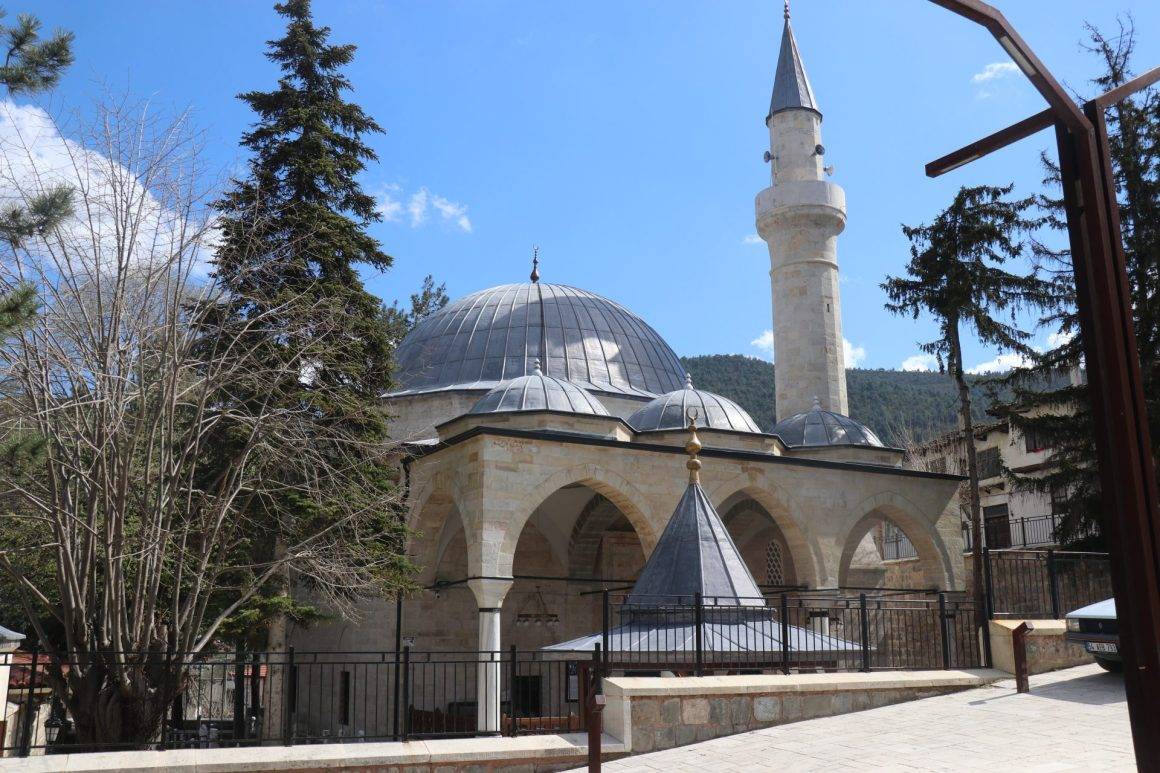 Sakarya'da ilginç mimarisiyle dikkat çekiyor: 508 yıllık Yunus Paşa Camii