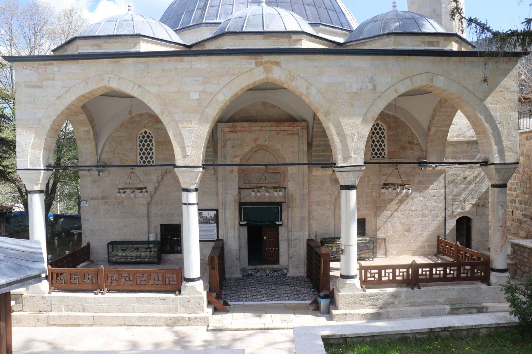 Sakarya'da ilginç mimarisiyle dikkat çekiyor: 508 yıllık Yunus Paşa Camii