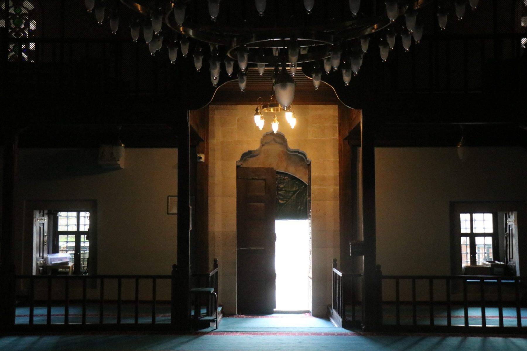 Sakarya'da ilginç mimarisiyle dikkat çekiyor: 508 yıllık Yunus Paşa Camii
