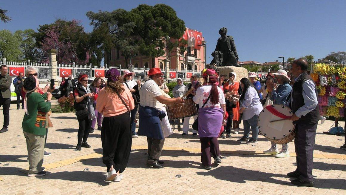 Edirne'de Kakava Şenlikleri heyecanı: Selimiye Meydanı 9/8'likler ile şenlendi