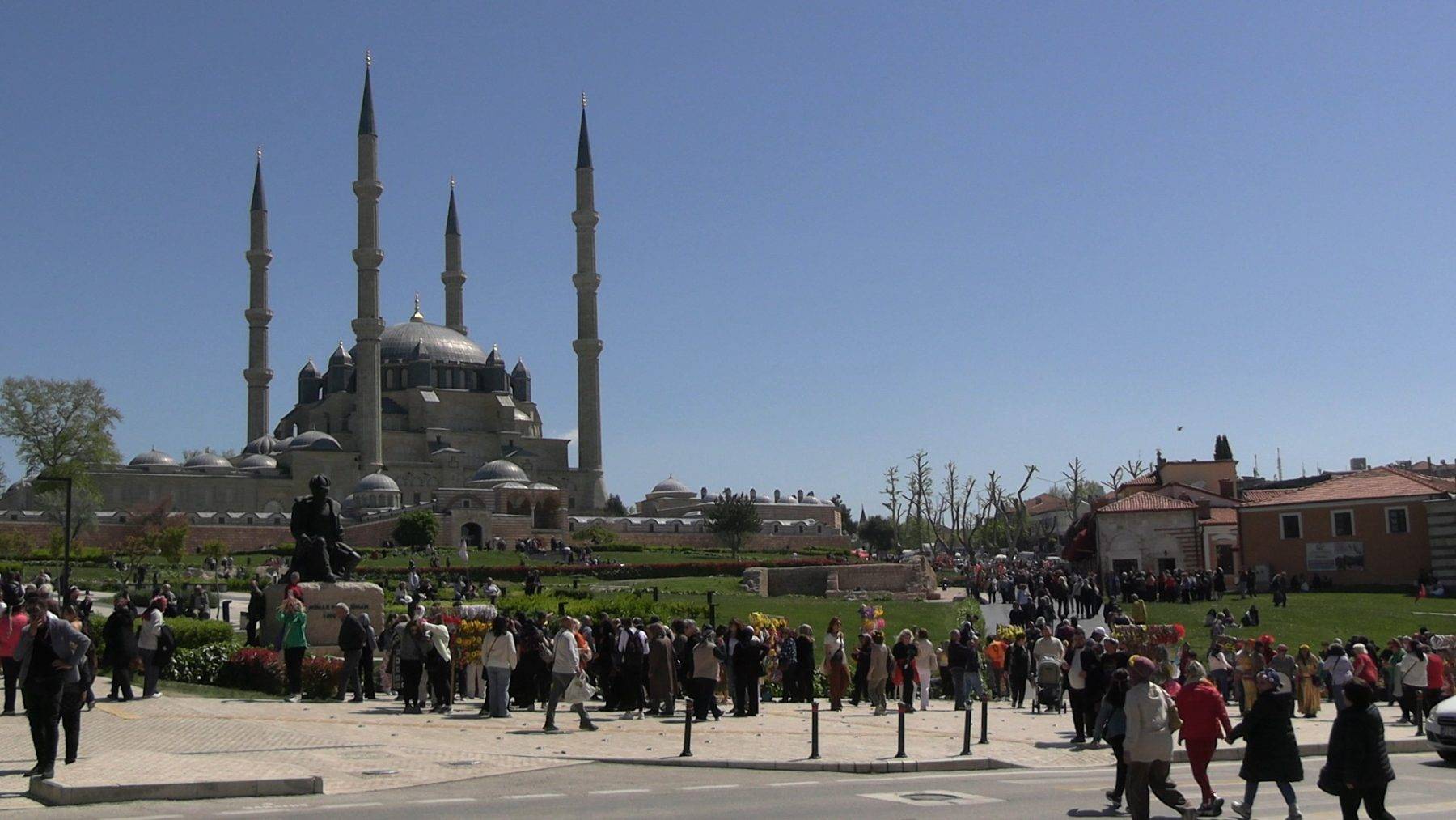 Edirne'de Kakava Şenlikleri heyecanı: Selimiye Meydanı 9/8'likler ile şenlendi