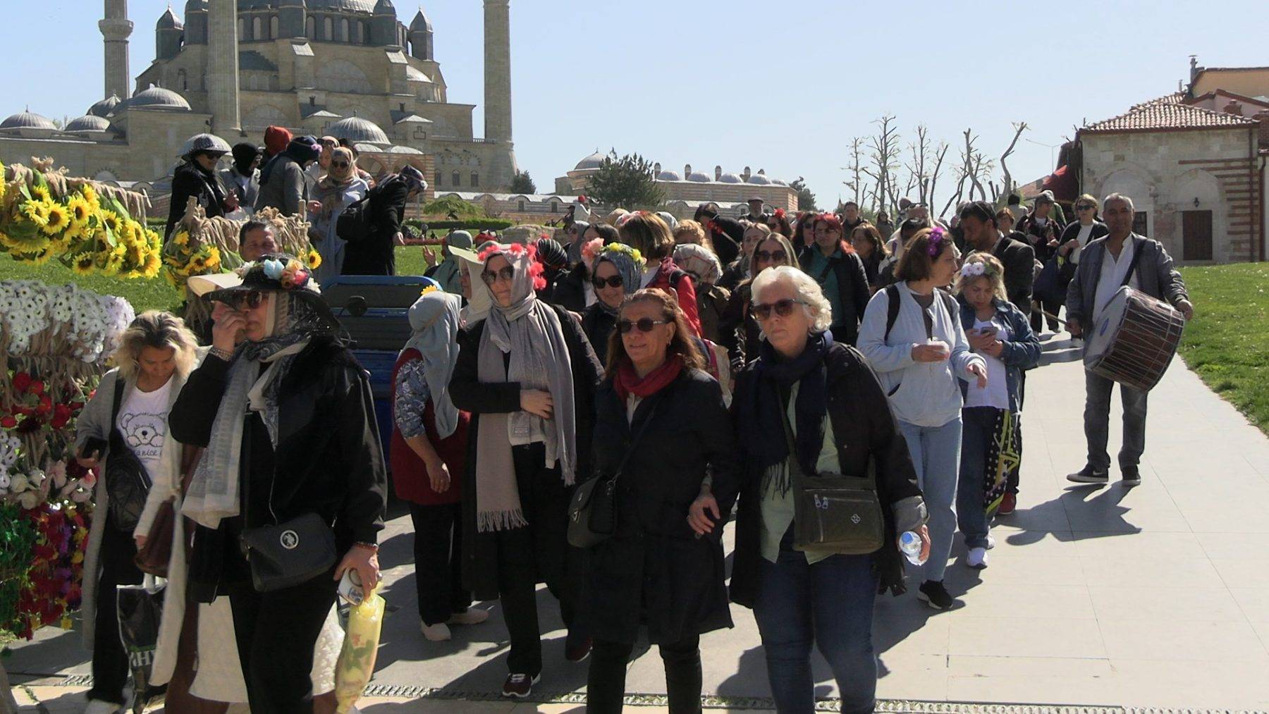 Edirne'de Kakava Şenlikleri heyecanı: Selimiye Meydanı 9/8'likler ile şenlendi