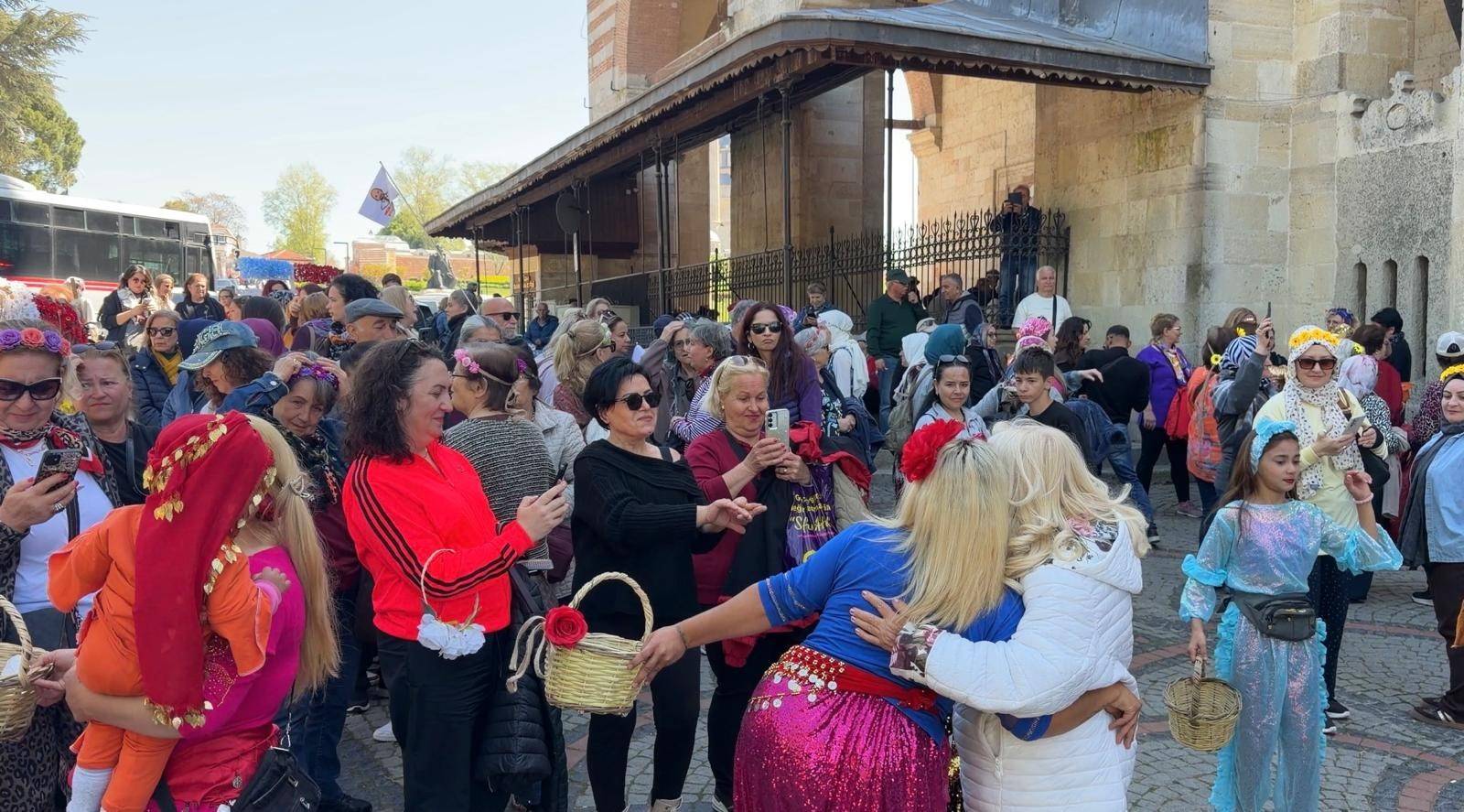 Edirne'de Kakava Şenlikleri heyecanı: Selimiye Meydanı 9/8'likler ile şenlendi