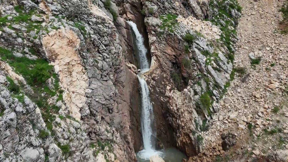 Çifte şelale görenleri mest etti: Adıyaman'da şelaleler çağlayana dönüştü
