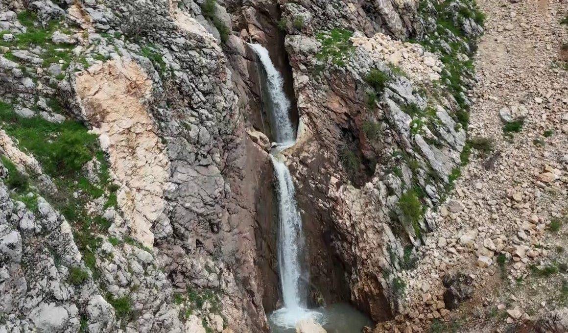 Çifte şelale görenleri mest etti: Adıyaman'da şelaleler çağlayana dönüştü