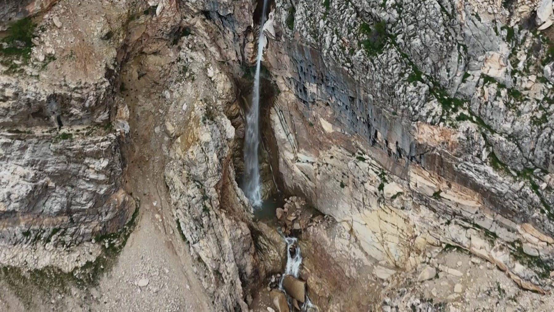 Çifte şelale görenleri mest etti: Adıyaman'da şelaleler çağlayana dönüştü