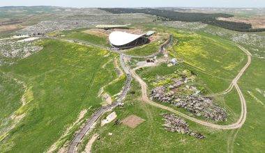 Tarihin sıfır noktasından eşsiz görüntüler: Göbeklitepe yeşil örtü altında