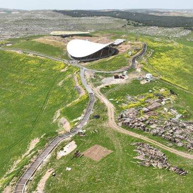 Tarihin sıfır noktasından eşsiz görüntüler: Göbeklitepe yeşil örtü altında