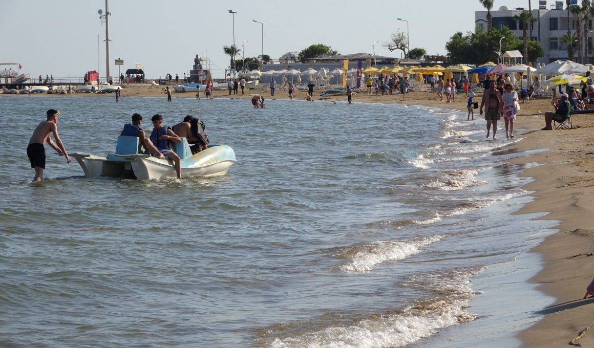 Mersin plajları yaza merhaba dedi: Kızkalesi plajı hareketlendi