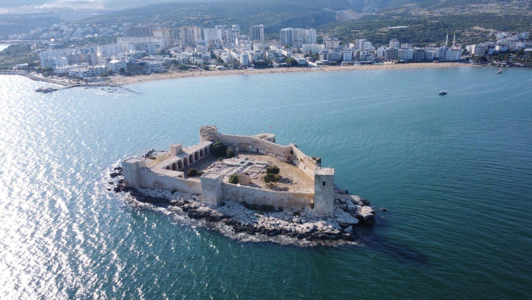 Mersin plajları yaza merhaba dedi: Kızkalesi plajı hareketlendi