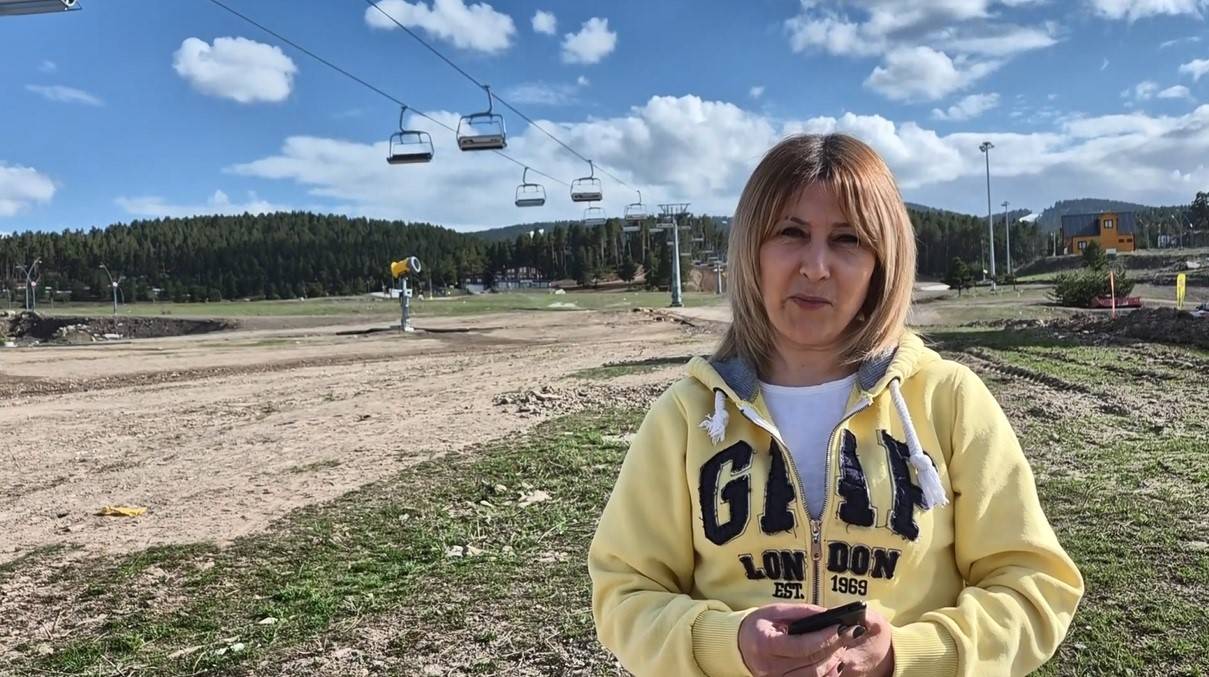 Turizmcilerin yüzü güldü: Sarıkamış Kayak Merkezi'nde sezon erken başladı geç bitti