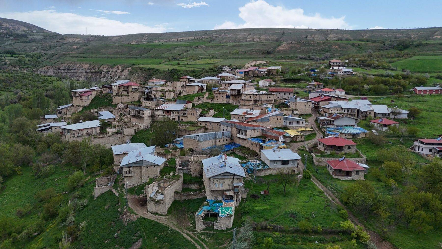 Köyün altından çıktı, üstünde ev oldu! Sivas'ın keşfedilmeyi bekleyen köyü