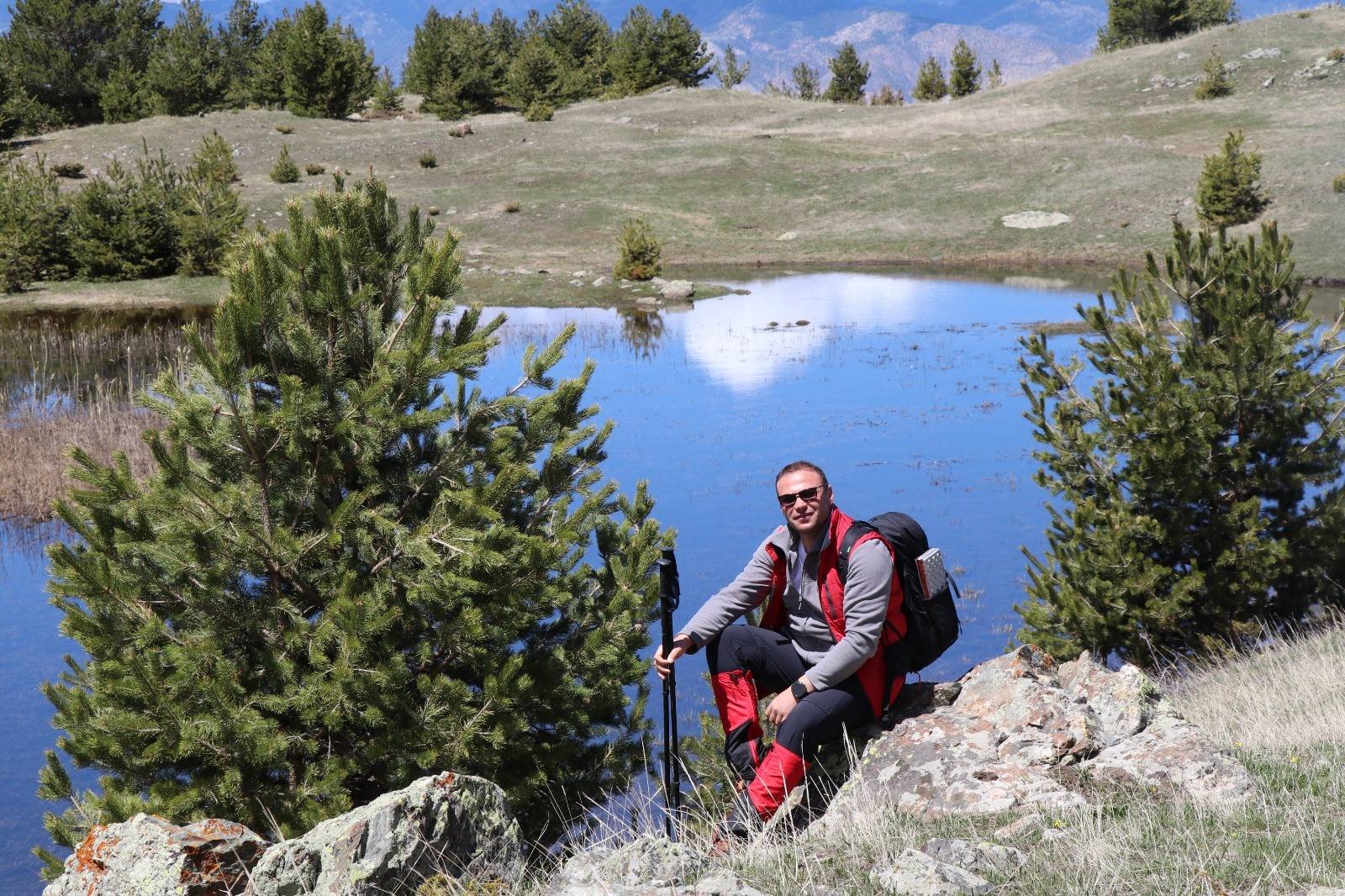 Erzurum'un nefes kesen manzaraları için 22 kilometre yürüdüler