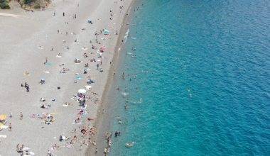 Antalya'da çifte bayram: Güneşi gören Konyaaltı Sahili'ne akın etti