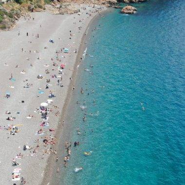 Antalya'da çifte bayram: Güneşi gören Konyaaltı Sahili'ne akın etti