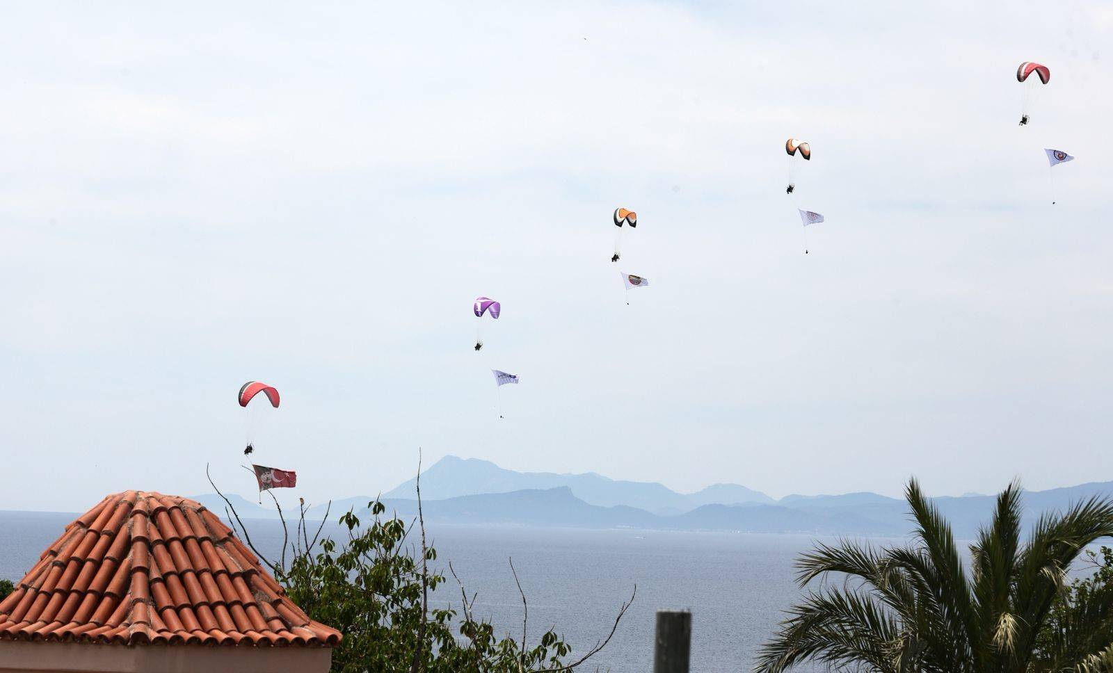 Antalya'da çifte bayram: Güneşi gören Konyaaltı Sahili'ne akın etti