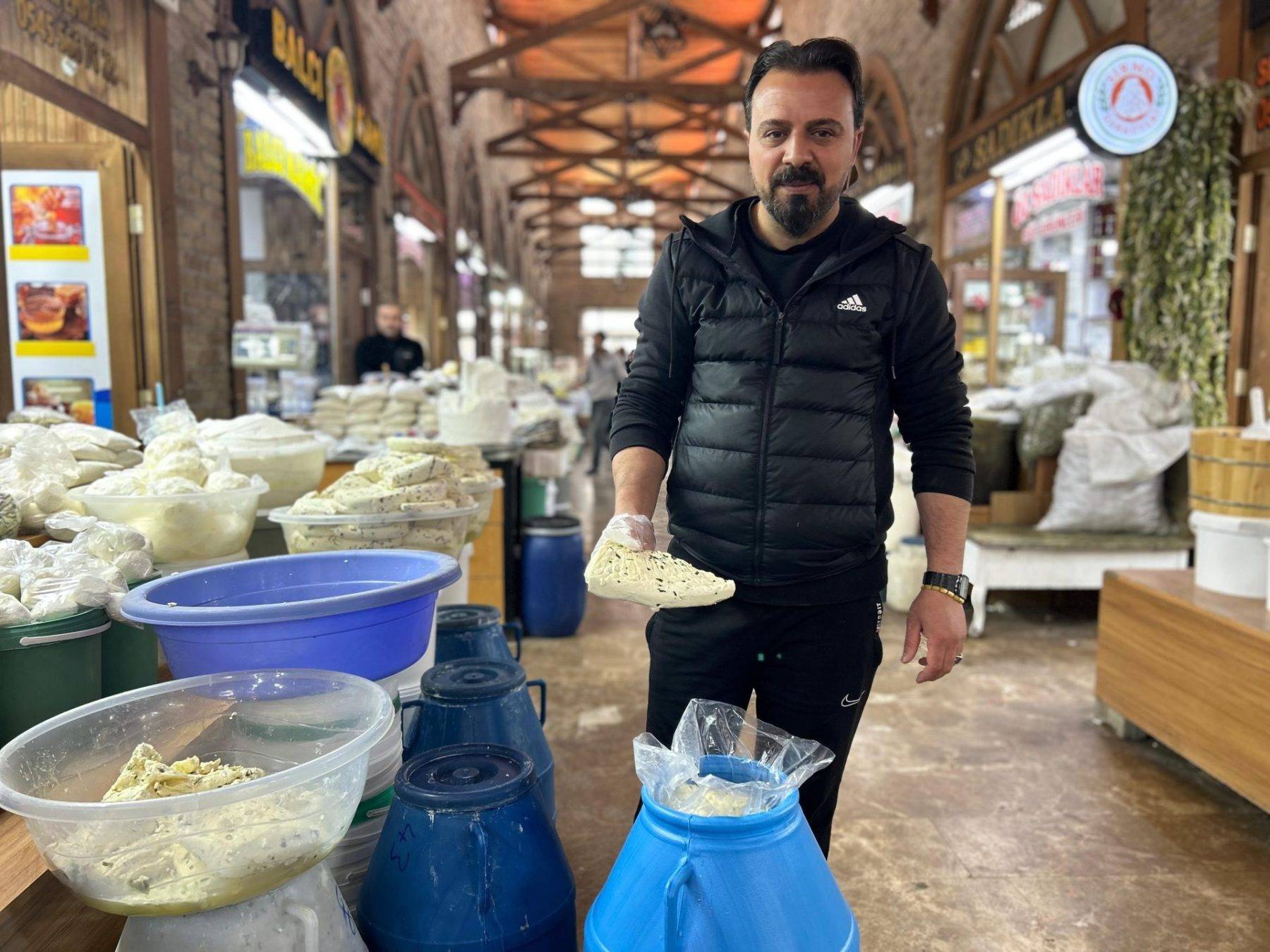 Yağmurun bereketi Van otlu peynirine de yaradı: Kalitesi artan peynir tezgahlarda