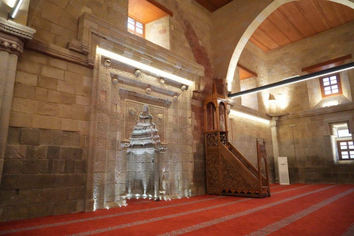 Taş ve ahşap işçiliğinin özgün örneklerinden: Sungurbey Camii restorasyonu tamamlandı