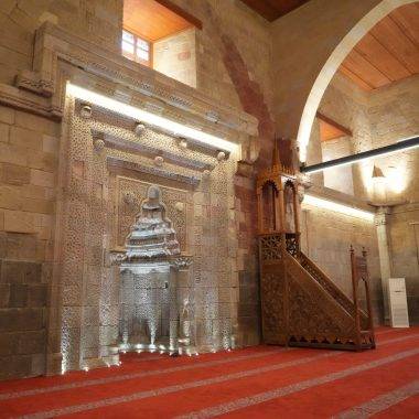 Taş ve ahşap işçiliğinin özgün örneklerinden: Sungurbey Camii restorasyonu tamamlandı