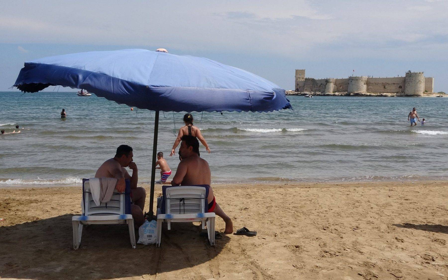 Mersi'nde bayram hareketliliği: Kızkalesi Plajı tatilcileri ağırladı