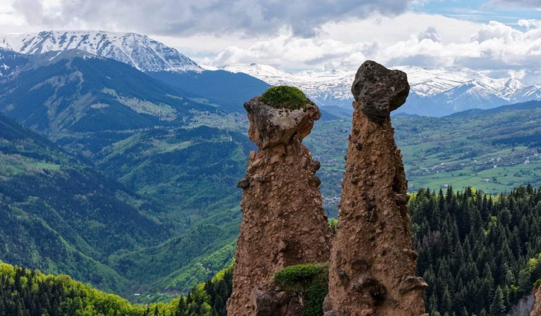 Karadeniz'in peribacaları ile Cil Gölü, görenleri kendine hayran bıraktı