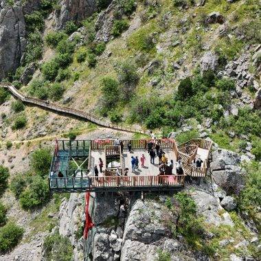 Manzaraya bakmaktan yürüyemediler: Kazankaya Kanyonu ziyaretçilerini mest etti