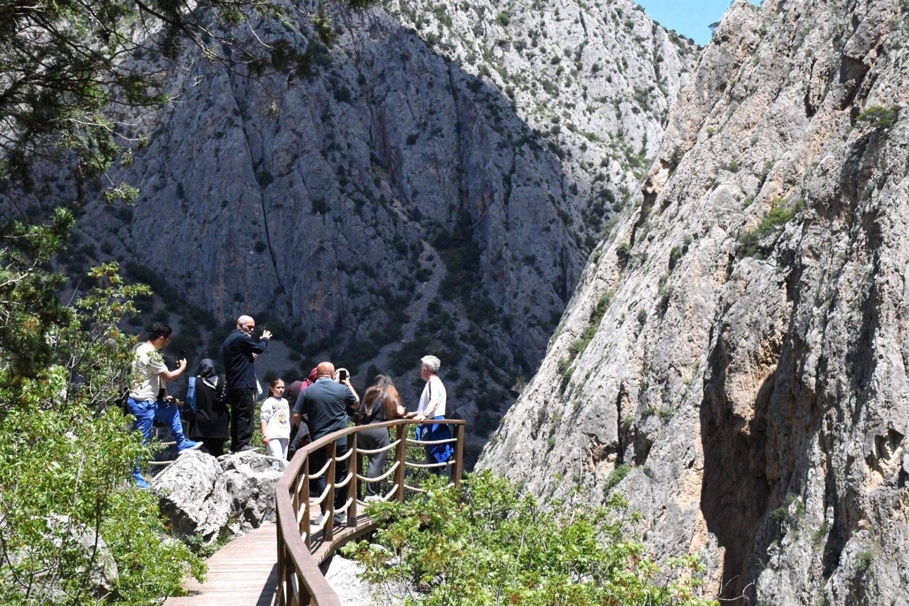Manzaraya bakmaktan yürüyemediler: Kazankaya Kanyonu ziyaretçilerini mest etti