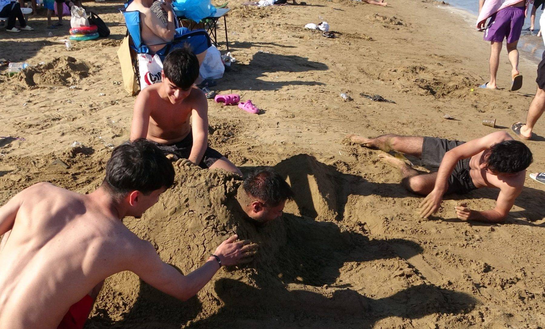 Mersin'de deniz sezonu açıldı: 9 günlük bayram tatilinde sahiller doldu taştı