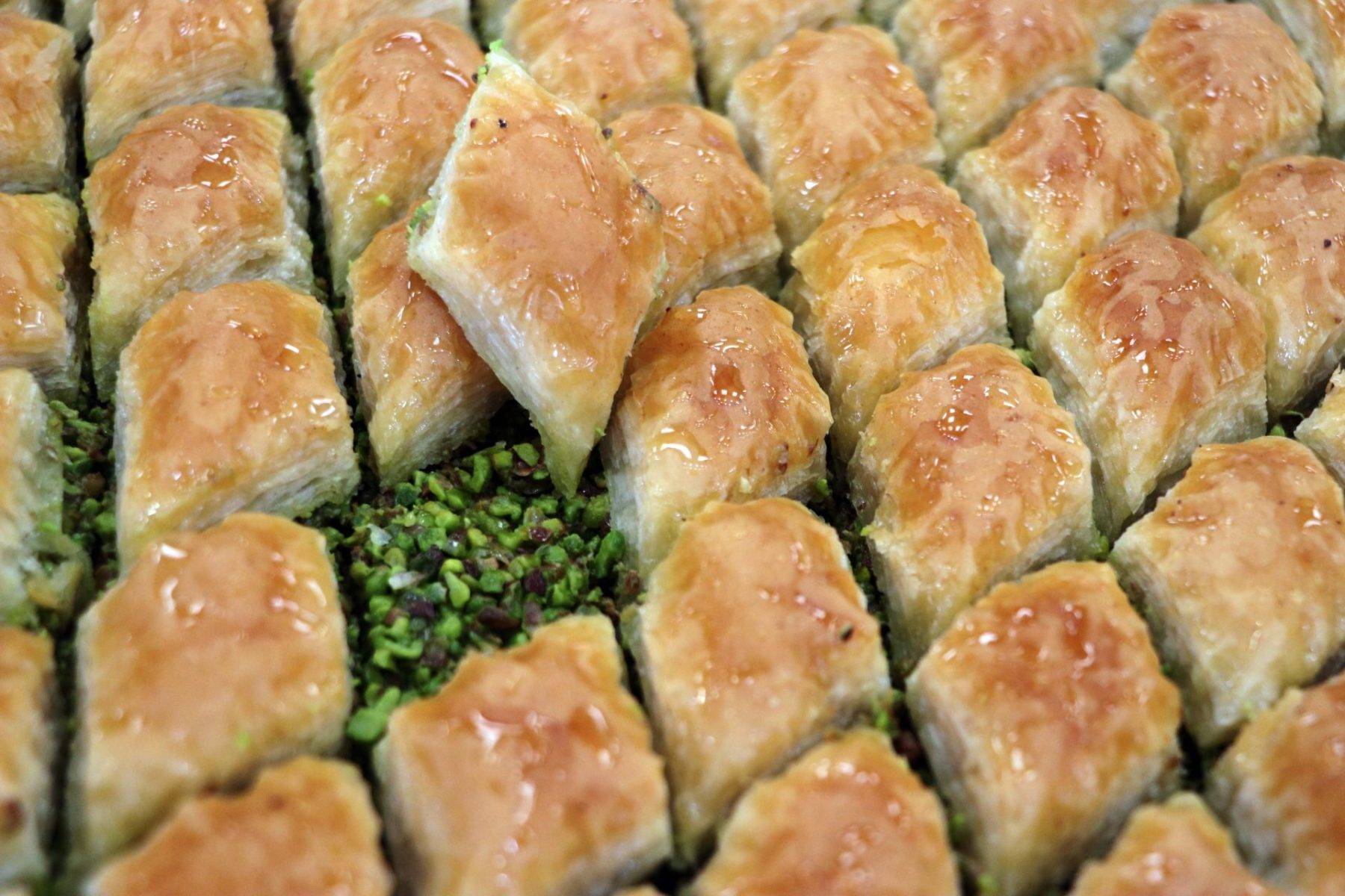 24 saat mesai yapıyorlar! Gaziantep'in baklava ustalarından itinalı çalışma