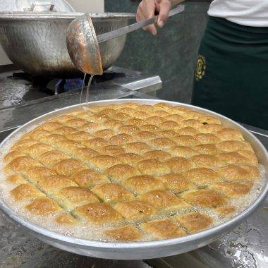24 saat mesai yapıyorlar! Gaziantep'in baklava ustalarından itinalı çalışma