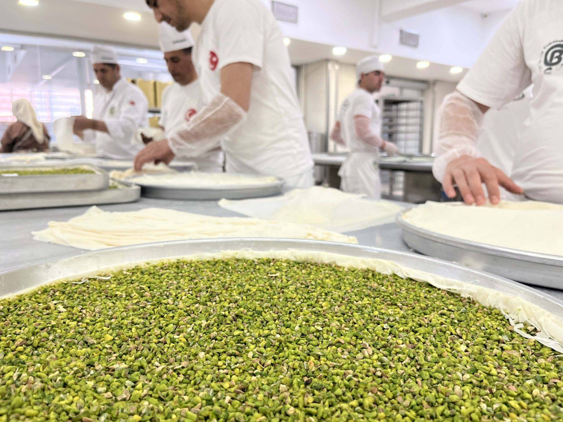 24 saat mesai yapıyorlar! Gaziantep'in baklava ustalarından itinalı çalışma