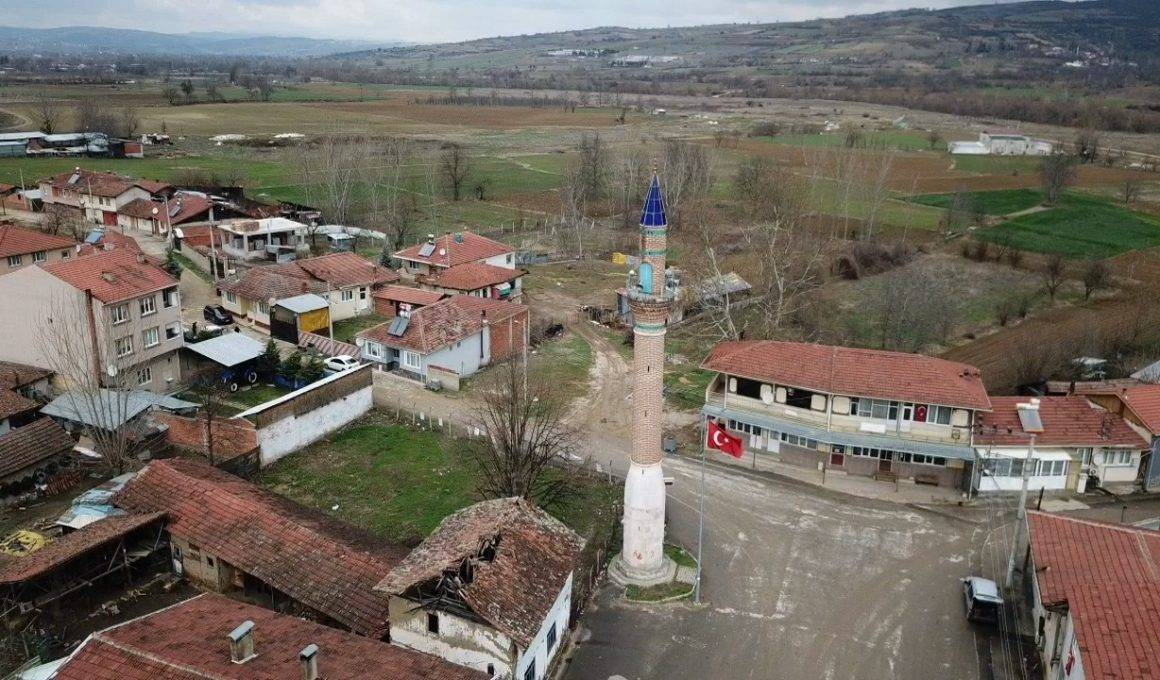 Minareyi gören camiyi arıyor: Bursa'daki camisiz minarenin hikayesi duygulandırdı