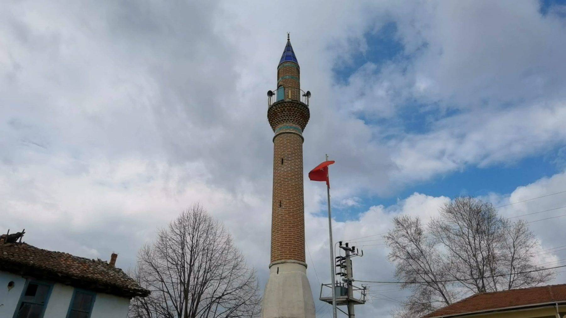Minareyi gören camiyi arıyor: Bursa'daki camisiz minarenin hikayesi duygulandırdı