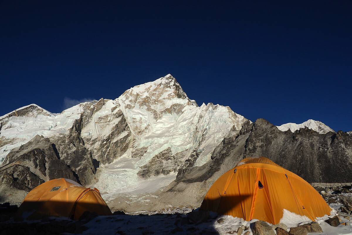 Everest Dağı'nda bahar tırmanış sezonu açıldı