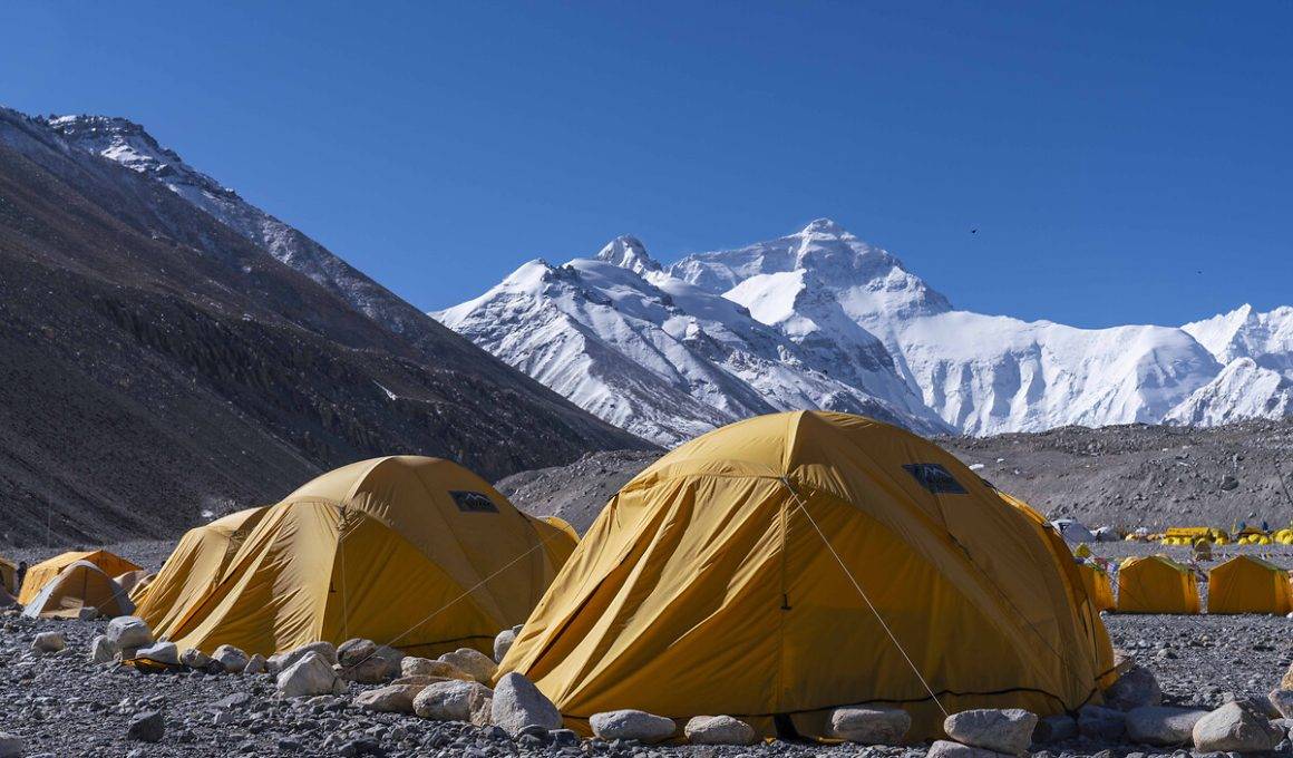 Everest Dağı'nda bahar tırmanış sezonu açıldı