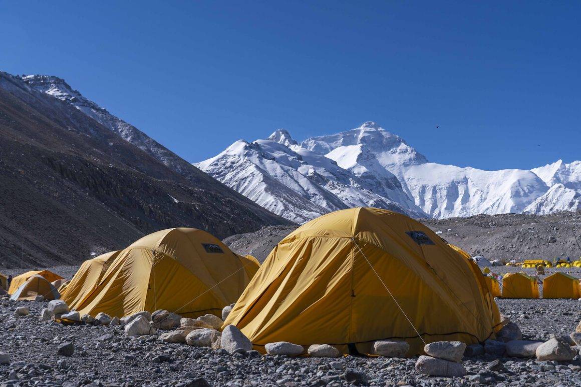 Everest Dağı'nda bahar tırmanış sezonu açıldı
