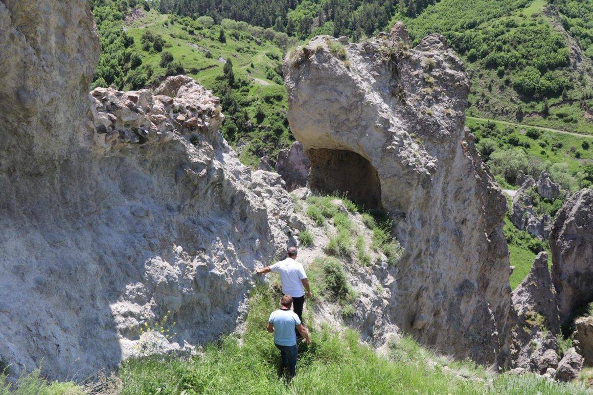 Erzurum'da kayaların arasında 1100 yıldır sessizce bekliyor: Solomon Kaya Kilisesi