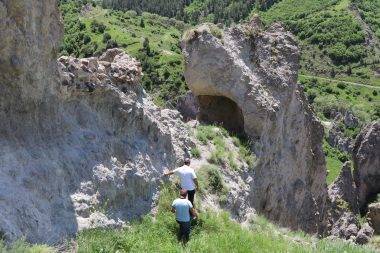 Erzurum'da kayaların arasında 1100 yıldır sessizce bekliyor: Solomon Kaya Kilisesi