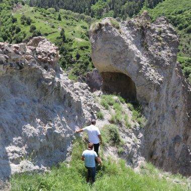 Erzurum'da kayaların arasında 1100 yıldır sessizce bekliyor: Solomon Kaya Kilisesi