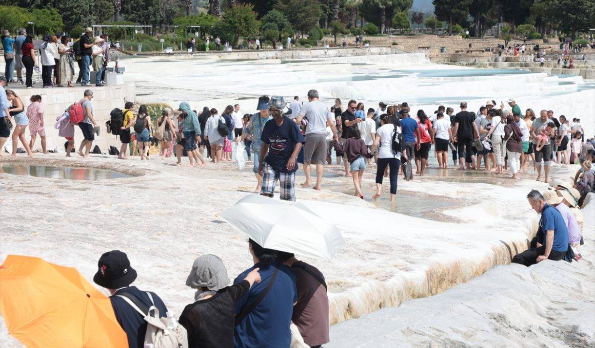 Pamukkale'de bayram tatili bereketi! Hierapolis Ören Yeri rekor tazeledi