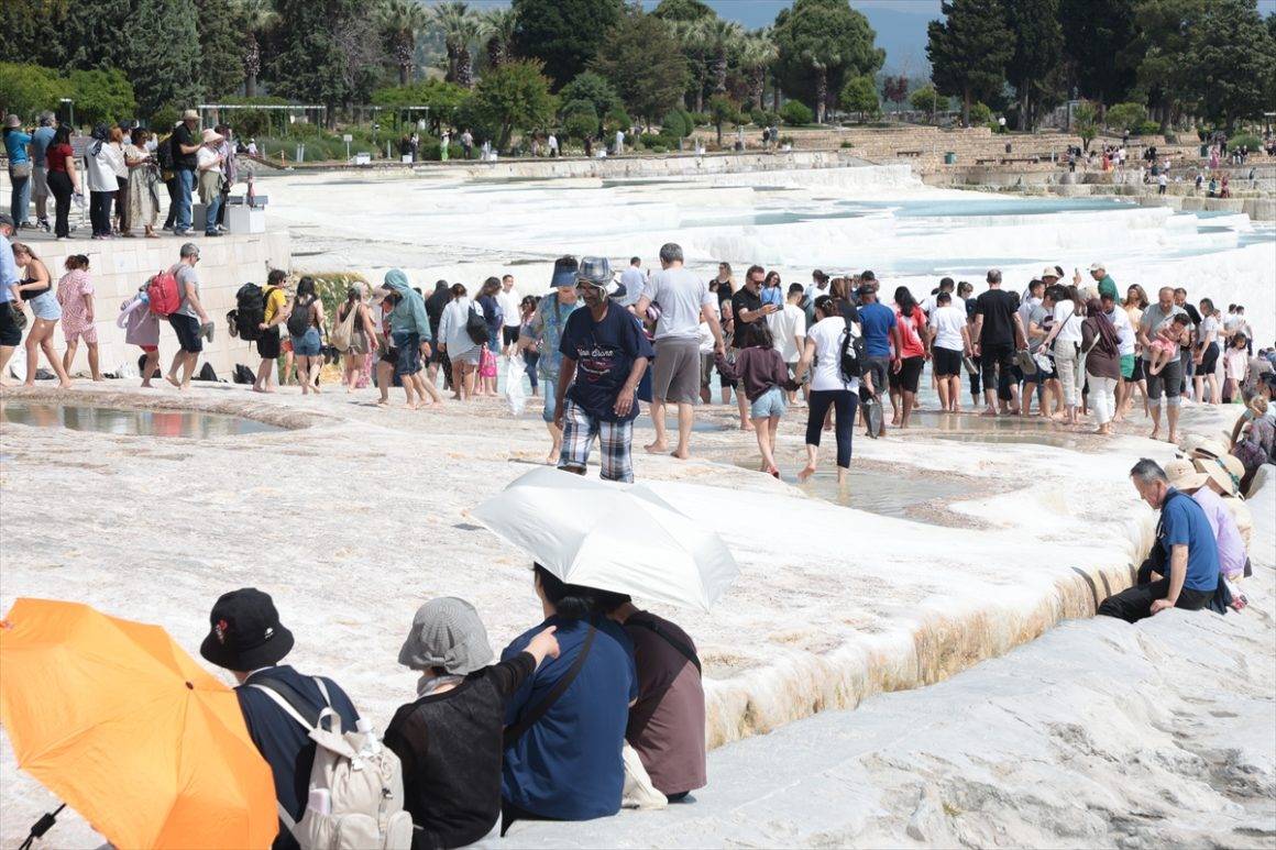 Pamukkale'de bayram tatili bereketi! Hierapolis Ören Yeri rekor tazeledi