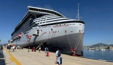 Dev gemi Bodrum'da: 2 bin 500'den fazla turist, Muğla'yı keşfetmeye koyuldu