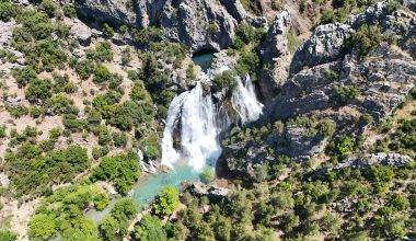 Antalya'da dağın içinden çıkan doğa harikası: Uçansu Şelalesi