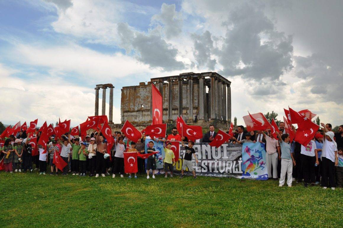 İkinci Efes'te spor heyecanı! Aizanoi Antik Kenti'nde spor festivali düzenlendi