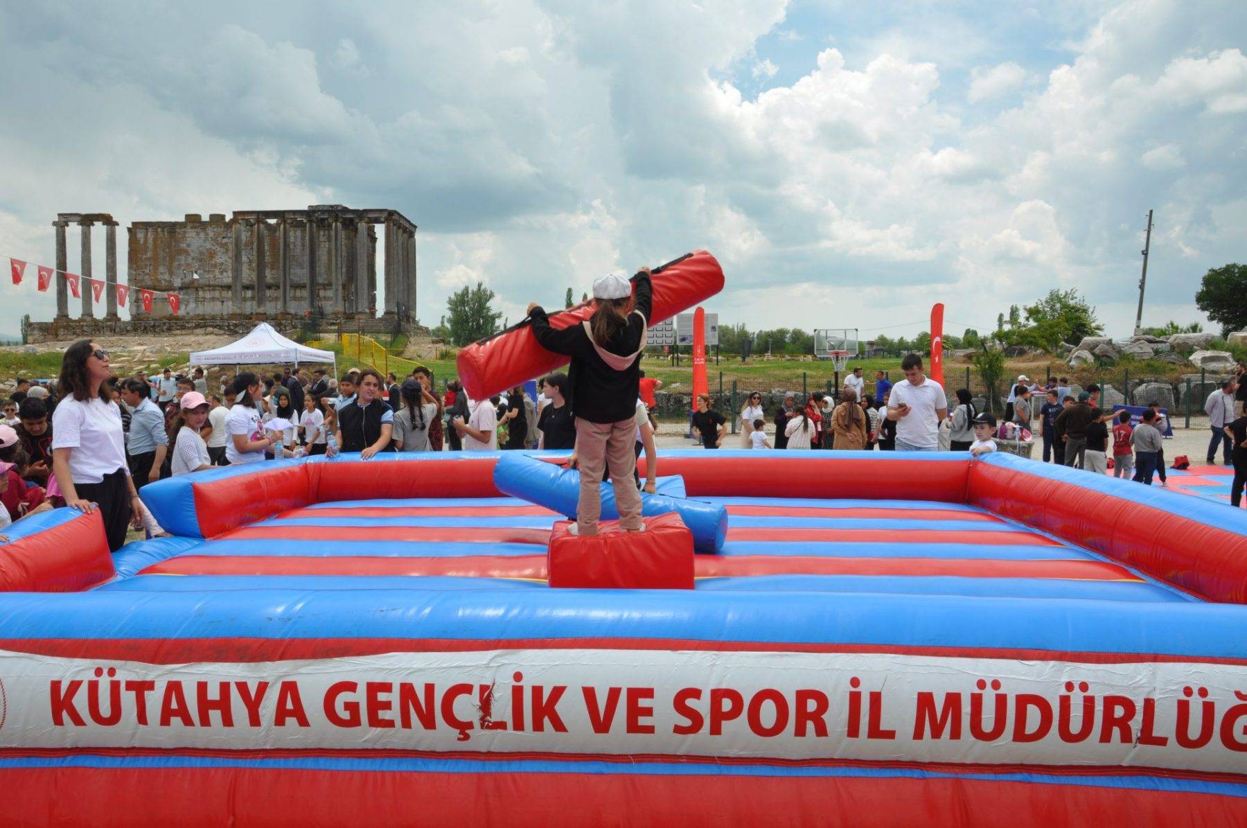 İkinci Efes'te spor heyecanı! Aizanoi Antik Kenti'nde spor festivali düzenlendi