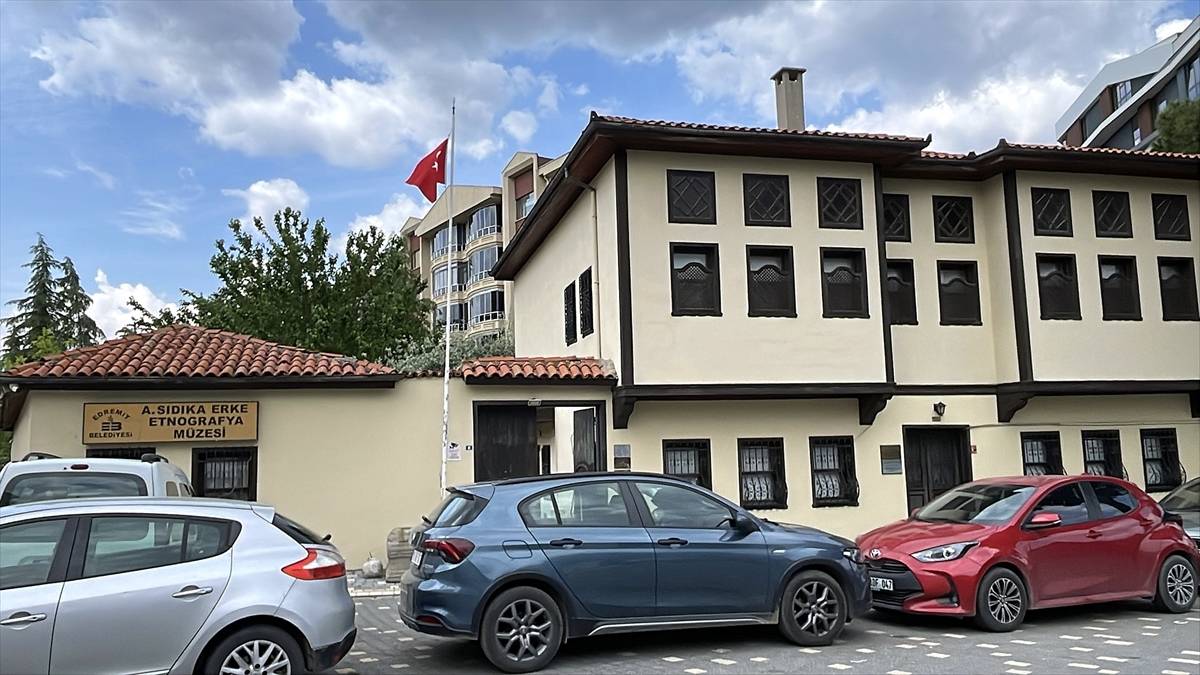 İspanya kralı için yapılan esere yoğun ilgi: Alman generalden Balıkesir'e uzanan hikaye
