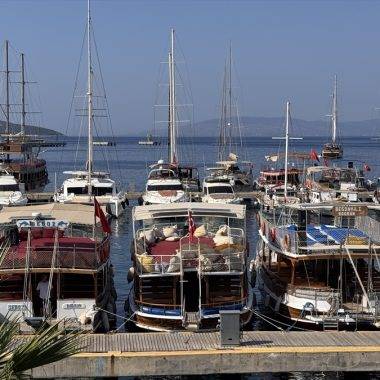 Masmavi koyları görmek isteyen çok: Bodrum'da tekne turları yoğun ilgi görüyor