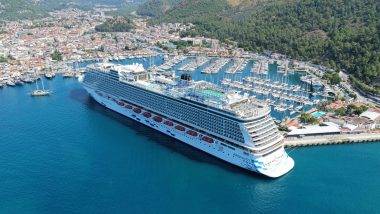 Dev kruvaziyer ile gelen 2 bine yakın turist Marmaris'e ayak bastı
