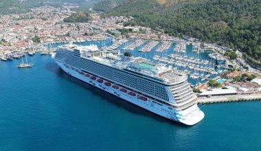 Dev kruvaziyer ile gelen 2 bine yakın turist Marmaris'e ayak bastı