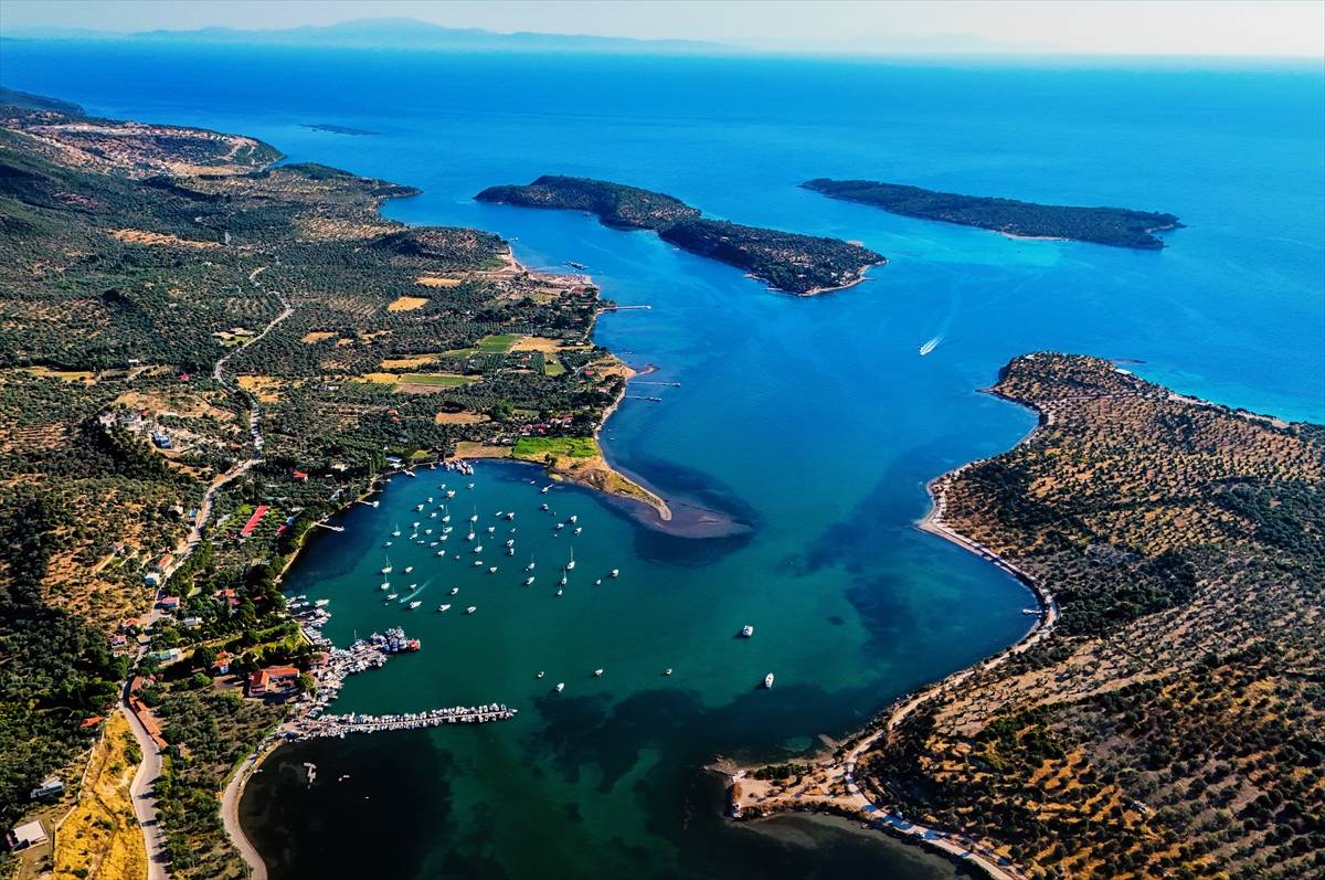 İzmir'in koyları ve adaları ile ünlü destinasyonu: Dikili